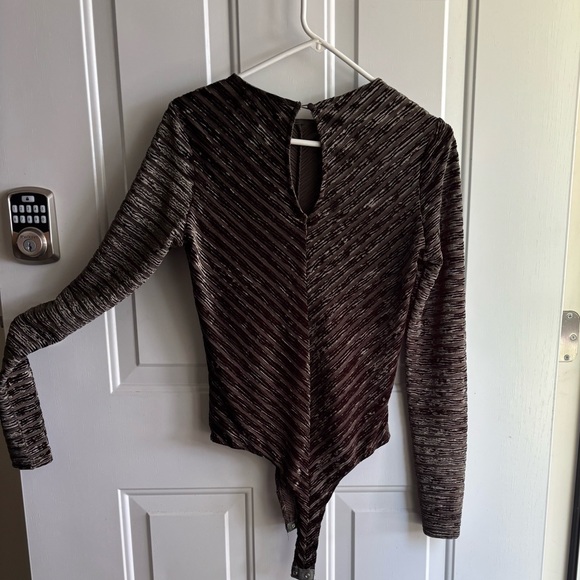 Lulu's Olive Green velvet Long Sleeve Bodysuit size medium - Picture 4 of 6